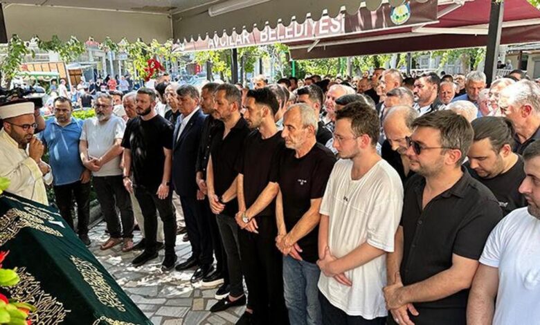 Serdar Topraktepe’nin ağabeyi Ayhan Topraktepe son yolculuğuna uğurlandı 11 Serdar Topraktepe’nin ağabeyi Ayhan Topraktepe son yolculuğuna uğurlandı- Fenerbahçe