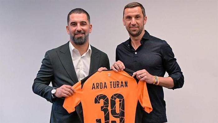Shakhtar Donetsk'e imzayı yeni atmıştı: Arda Turan üçüncü kez bombayı patlattı 20 Shakhtar Donetsk'e imzayı yeni atmıştı: Arda Turan üçüncü kez bombayı patlattı- Futbol