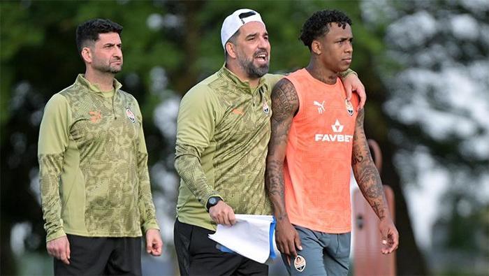 Shakhtar Donetsk'e imzayı yeni atmıştı: Arda Turan üçüncü kez bombayı patlattı 21 Shakhtar Donetsk'e imzayı yeni atmıştı: Arda Turan üçüncü kez bombayı patlattı- Futbol