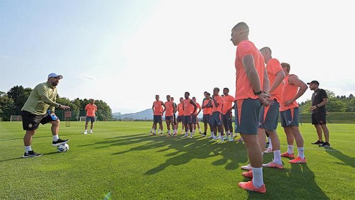 Shakhtar Donetsk'e imzayı yeni atmıştı: Arda Turan üçüncü kez bombayı patlattı 22 Shakhtar Donetsk'e imzayı yeni atmıştı: Arda Turan üçüncü kez bombayı patlattı- Futbol