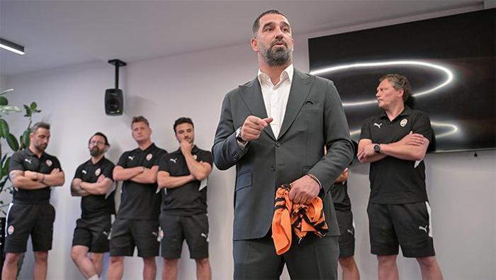 Shakhtar Donetsk'e imzayı yeni atmıştı: Arda Turan üçüncü kez bombayı patlattı 27 Shakhtar Donetsk'e imzayı yeni atmıştı: Arda Turan üçüncü kez bombayı patlattı- Futbol