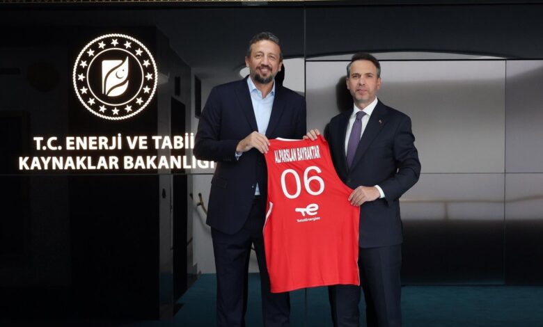 TBF Başkanı Hidayet Türkoğlu Enerji ve Tabii Kaynaklar Bakanı Alparslan Bayraktar'ı ziyaret etti 11 TBF Başkanı Hidayet Türkoğlu Enerji ve Tabii Kaynaklar Bakanı Alparslan Bayraktar'ı ziyaret etti- Fenerbahçe