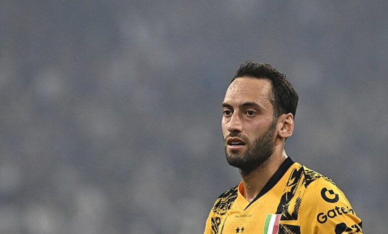 TRANSFER HABERİ - İtalyanlar duyurdu! İşte Galatasaray'ın Hakan Çalhanoğlu teklifi 19 TRANSFER HABERİ - İtalyanlar duyurdu! İşte Galatasaray'ın Hakan Çalhanoğlu teklifi- Futbol
