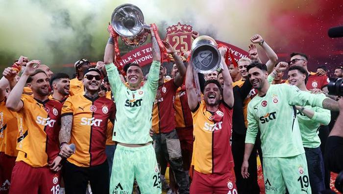 Transferde son dakika gelişmesi! Galatasaray'ın gözdesi kadro dışı kaldı 19 Transferde son dakika gelişmesi! Galatasaray'ın gözdesi kadro dışı kaldı- Futbol