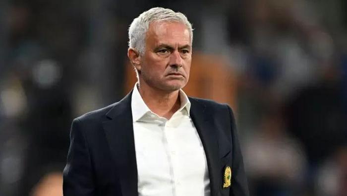 Usta isimden Fenerbahçe ve Mourinho eleştirisi: 'Masallara inanacak Fenerbahçeli kalmadı!' 27 Usta isimden Fenerbahçe ve Mourinho eleştirisi: 'Masallara inanacak Fenerbahçeli kalmadı!'- Futbol