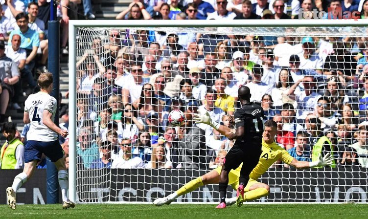 Yoane Wissa kimdir, nereli ve kaç yaşında? Hangi takımlarda oynadı? Mevkisi ne? Yoane Wissa istatistikleri...- Futbol