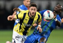 Yüksek takımda kalıyor- Futbol