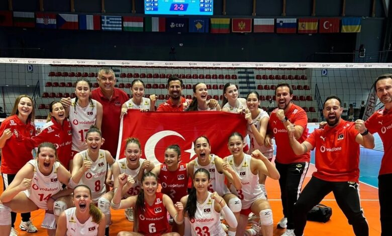 16 Yaş Altı Kız Milli Voleybol Takımı Avrupa Şampiyonası'nda finalde!- Futbol