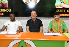 Alanyaspor 2 yeni yıldızı için imza töreni düzenledi- Ligler