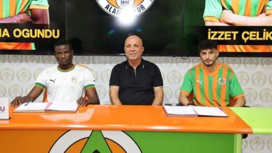 Alanyaspor 2 yeni yıldızı için imza töreni düzenledi- Fenerbahçe