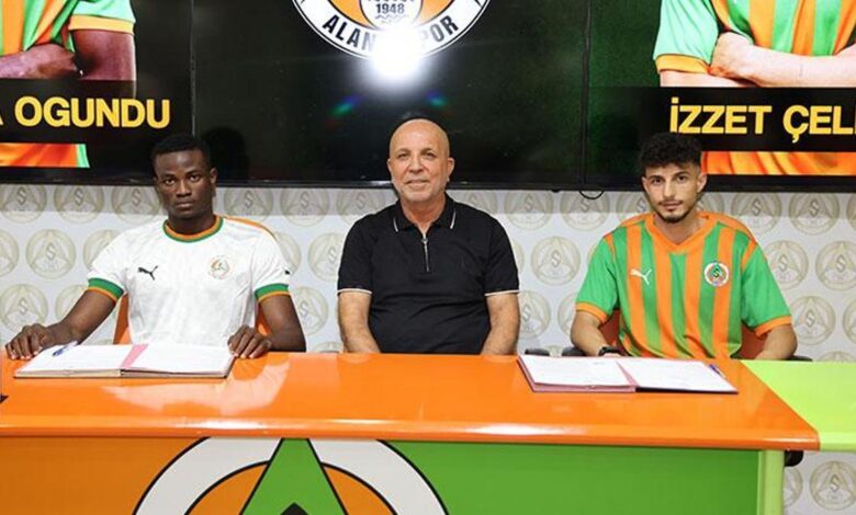 Alanyaspor 2 yeni yıldızı için imza töreni düzenledi- Fenerbahçe