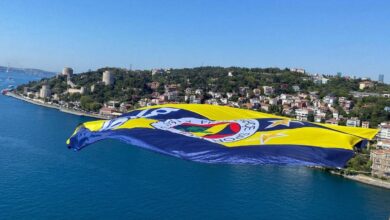 Basketbol Süper Ligi şampiyonu Fenerbahçe Beko'nun bayrakları köprülere asıldı- Fenerbahçe