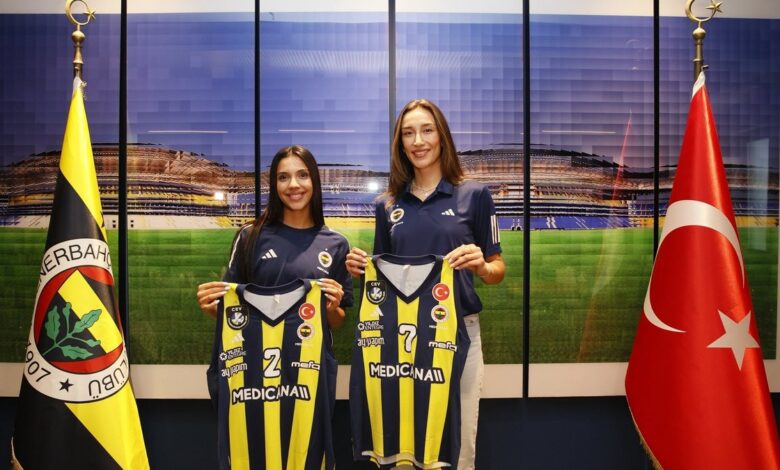 Fenerbahçe Medicana'da Hande Baladın ve Helin Kayıkçı ile sözleşme imzalandı 11 Fenerbahçe Medicana'da Hande Baladın ve Helin Kayıkçı ile sözleşme imzalandı- Fenerbahçe