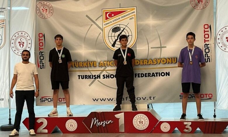 Manisalı sporculardan büyük başarı 11 Manisalı sporculardan büyük başarı- Futbol