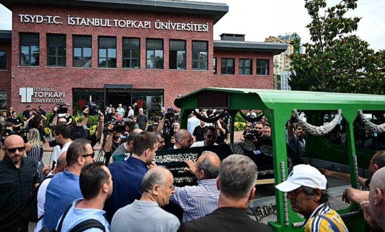 Spor spikeri Sabri Ugan Sakarya'da son yolculuğuna uğurlandı 11 Spor spikeri Sabri Ugan Sakarya'da son yolculuğuna uğurlandı- Futbol