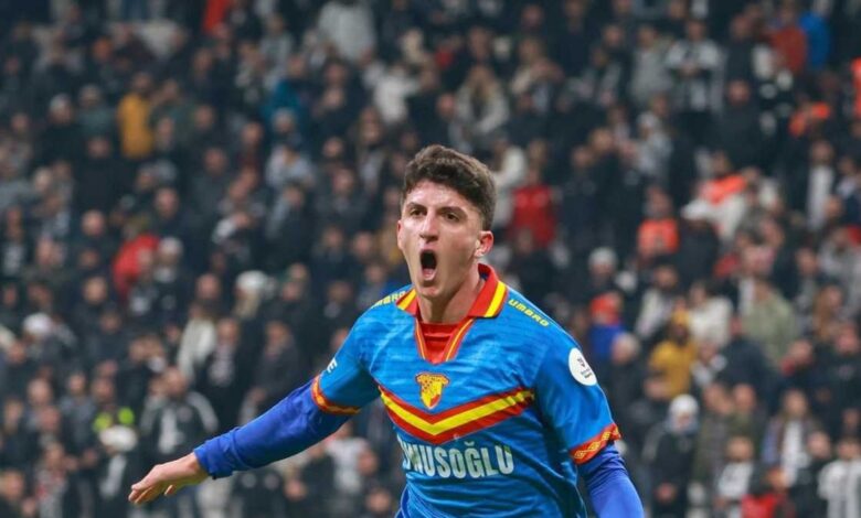 Taha'yla yeni kontrat imzalandı 11 Taha'yla yeni kontrat imzalandı- Futbol
