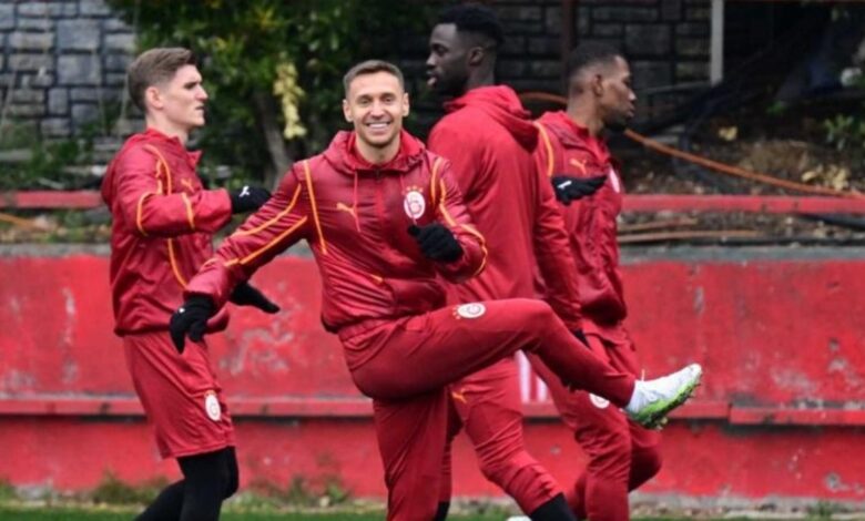 TRANSFER HABERİ - Galatasaray'da flaş ayrılık kararı! Menajeri görüşmeye çağrıldı 16 TRANSFER HABERİ - Galatasaray'da flaş ayrılık kararı! Menajeri görüşmeye çağrıldı- Futbol