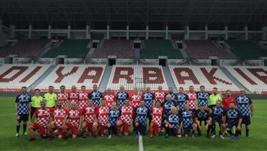 Bakan Bak, Diyarbakır'da gösteri maçına çıktı! 'Terörsüz Türkiye' vurgusu- Futbol